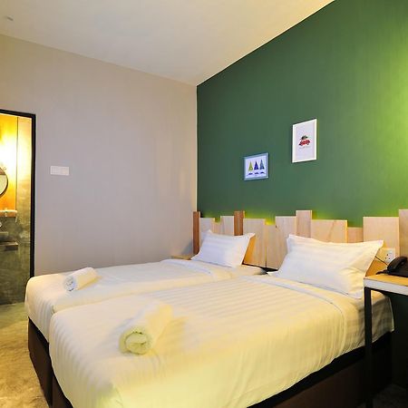 Finess Basic Hotel Malacca Esterno foto