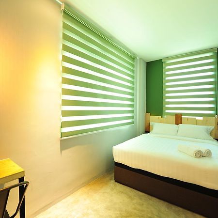 Finess Basic Hotel Malacca Esterno foto