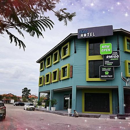 Finess Basic Hotel Malacca Esterno foto