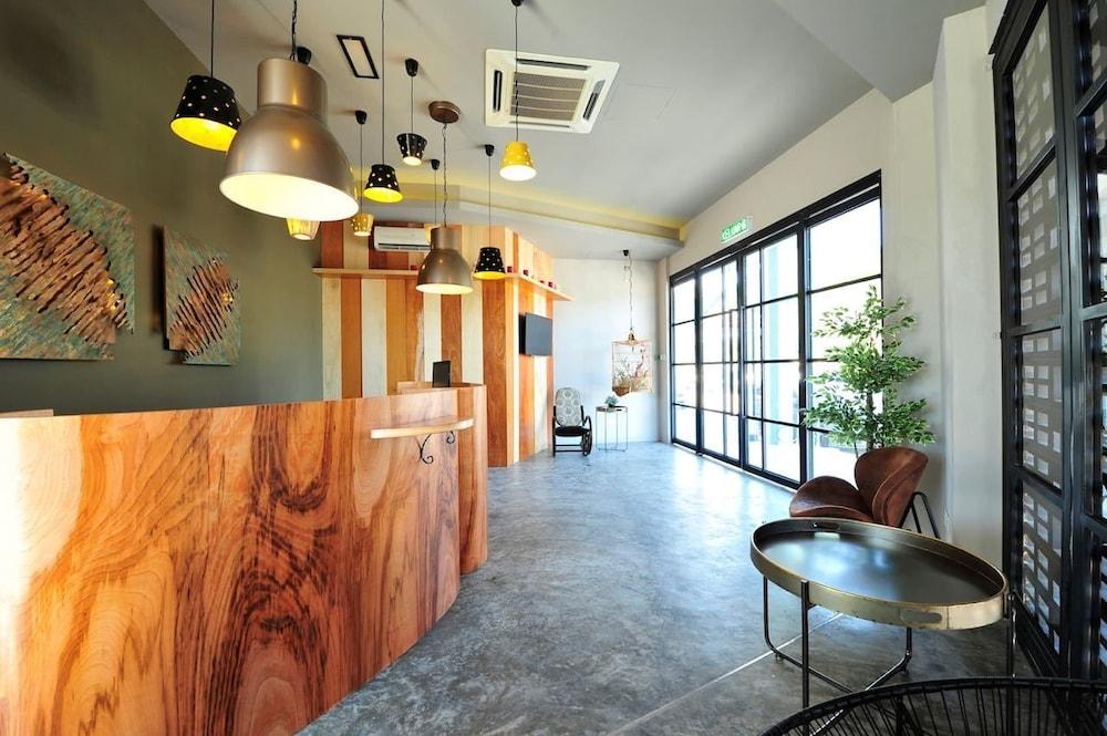 Finess Basic Hotel Malacca Esterno foto