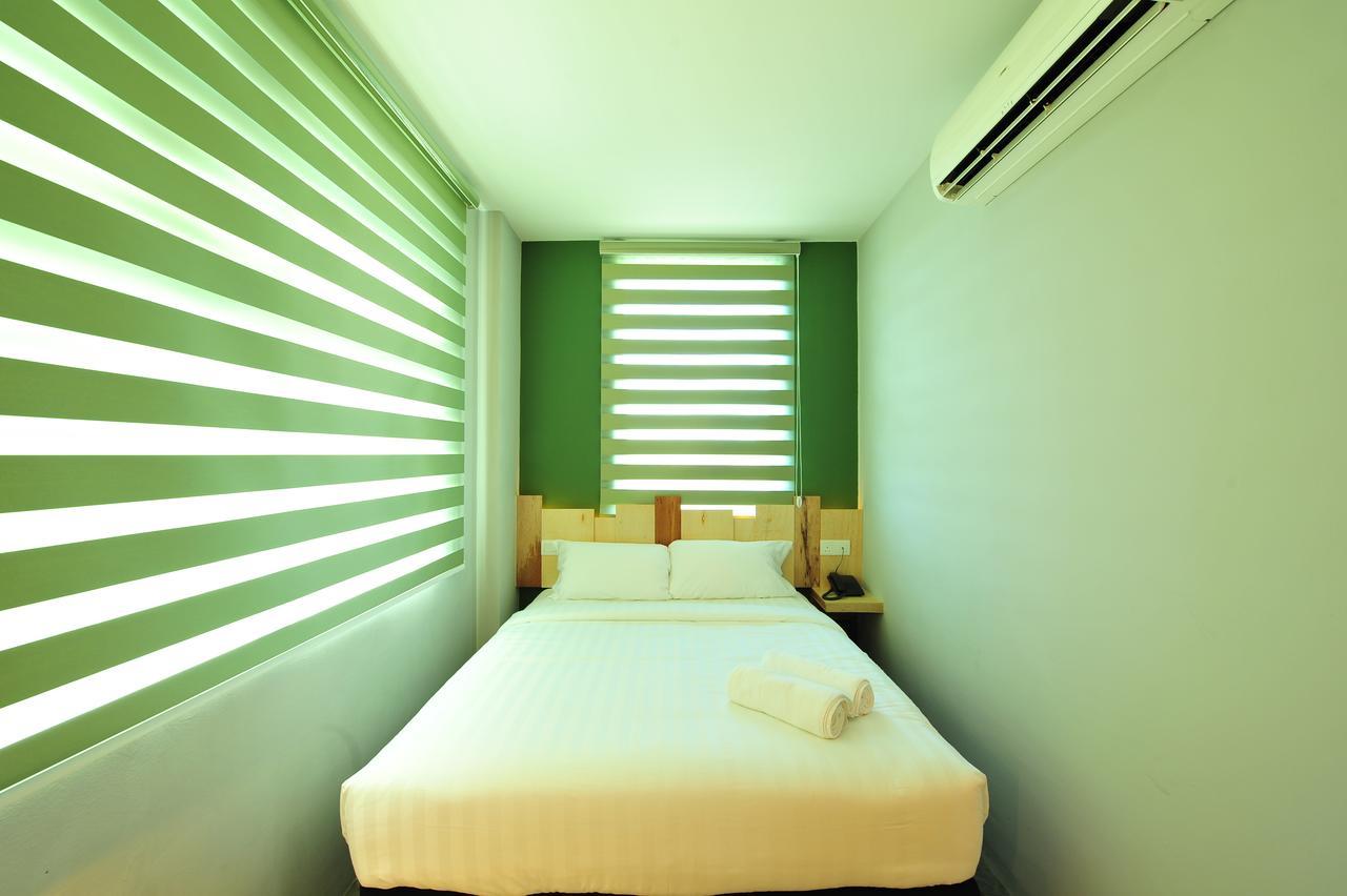 Finess Basic Hotel Malacca Esterno foto