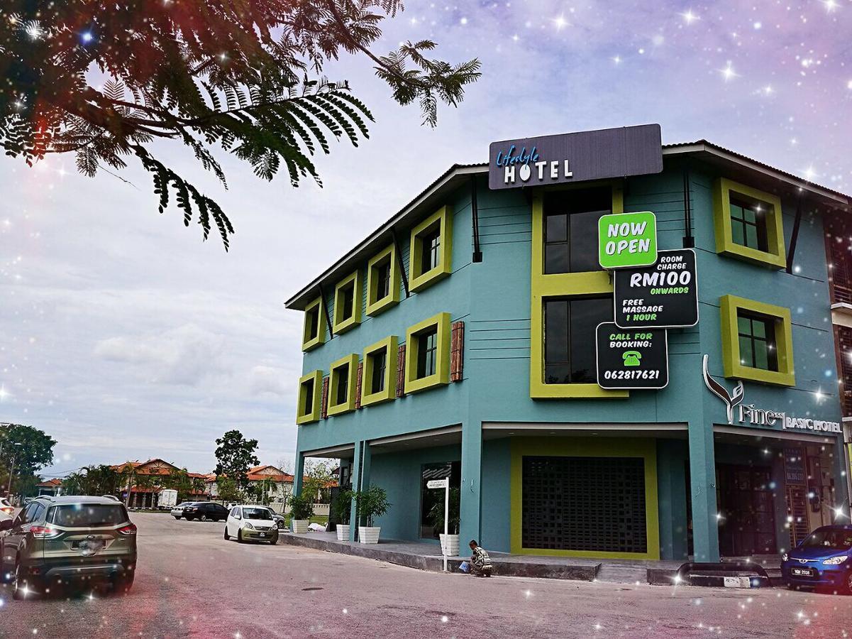 Finess Basic Hotel Malacca Esterno foto